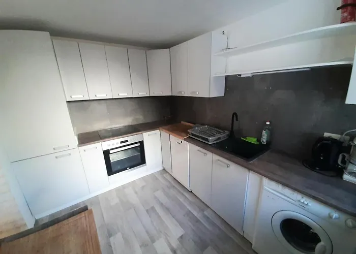 Townhouse For Fitters / Haus Fuer Monteure In Apartman *